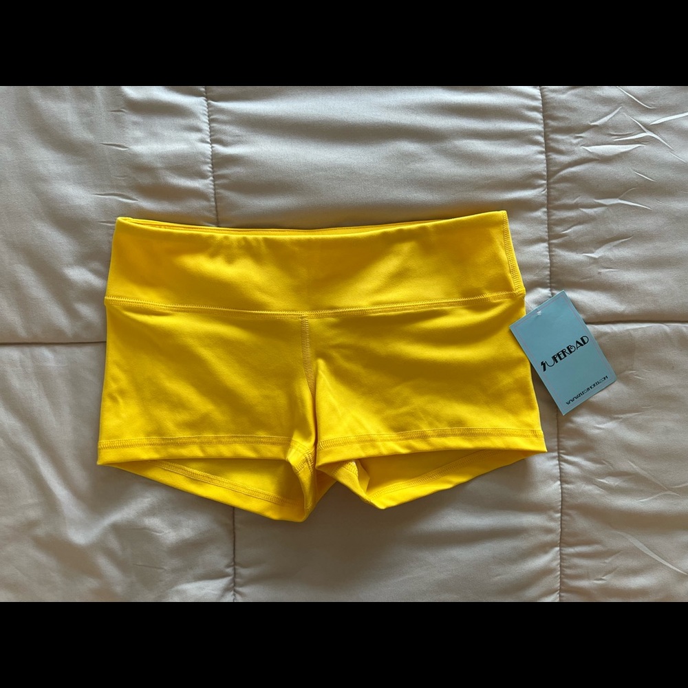 Fleo shorts bright yellow